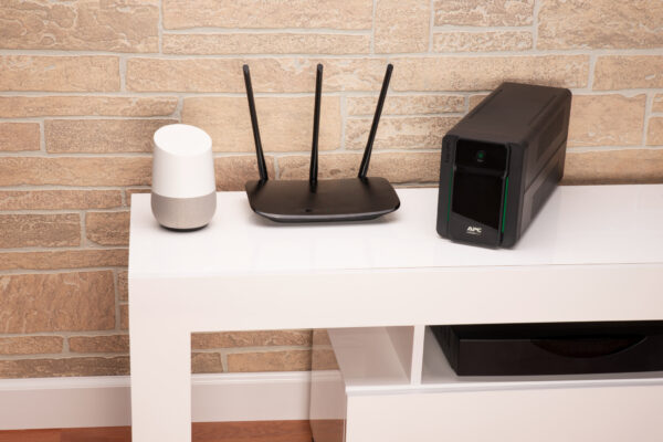 APC Easy UPS BVX900LI – USV- Wechselstrom 220-240 V